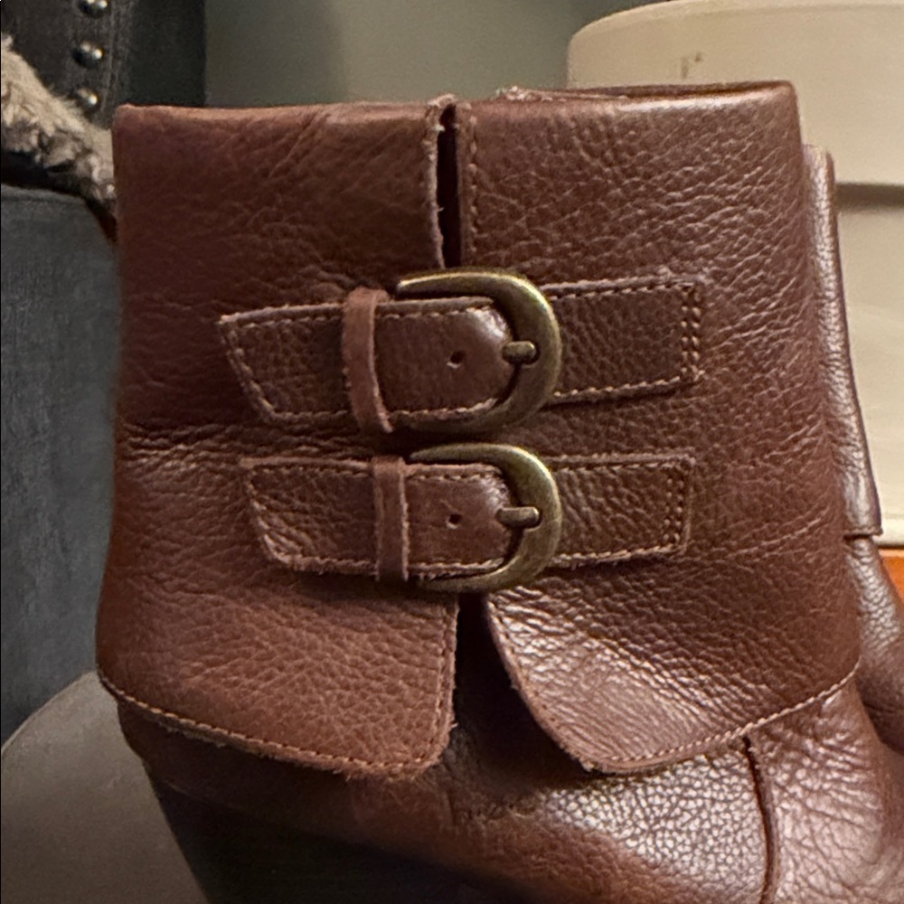 Born BOC Womens 8 Leather Ankle Boots Block Heel Foldover Cuff Detail - Picture 3 of 8